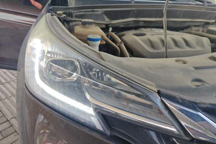 Used Dongfeng Aeolus AX7 2018 Classic 1.4T Automatic Elite Model Right Front Headlight