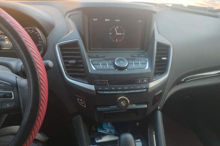 Used Dongfeng Aeolus AX7 2018 Classic 1.6T Automatic Luxury Model Audio And AC Panel