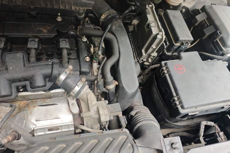Used Dongfeng Aeolus AX7 2018 Classic 1.6T Automatic Luxury Model Engine Bay Left