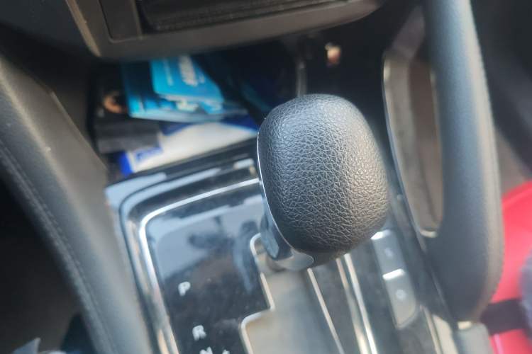 Used Dongfeng Aeolus AX7 2018 Classic 1.6T Automatic Luxury Model Gear Lever