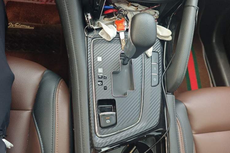 Used Dongfeng Aeolus AX7 2018 Classic 1.6T Automatic Prestige Model Gear Lever