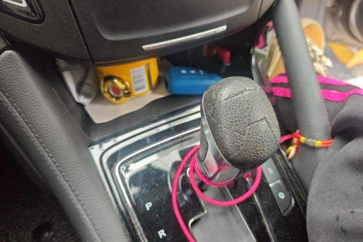Used Dongfeng Aeolus AX7 2018 Classic 1.6T Automatic Luxury Model Gear Lever