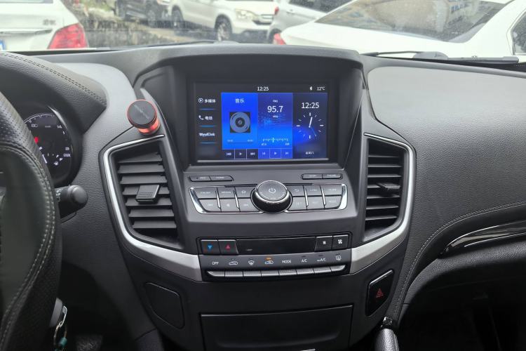 Used Dongfeng Aeolus AX7 2018 Classic 1.4T Manual Elite Model Interior 2