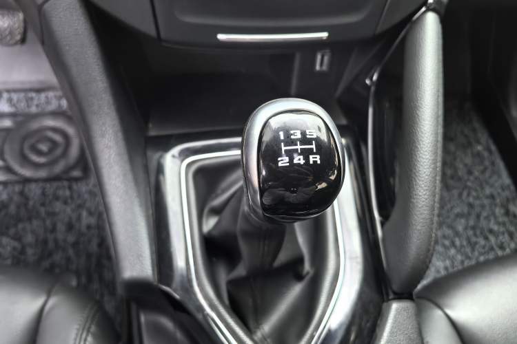 Used Dongfeng Aeolus AX7 2018 Classic 1.4T Manual Elite Model Interior 3
