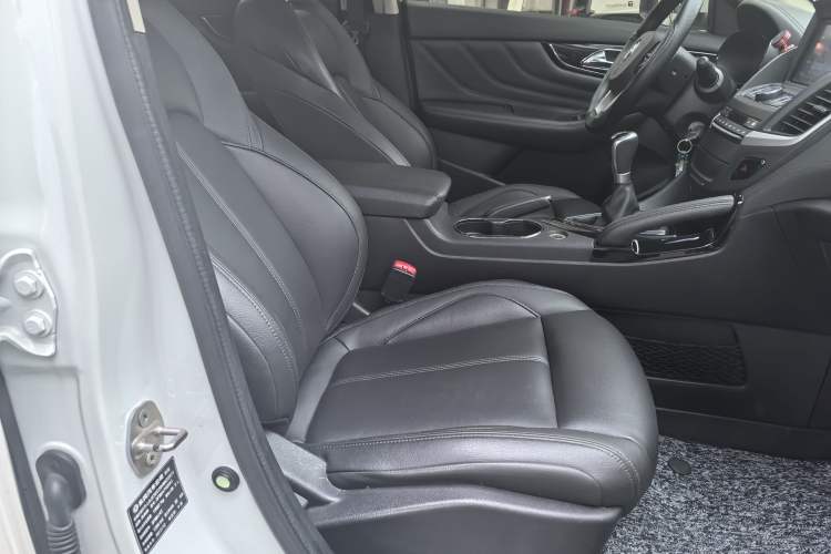Used Dongfeng Aeolus AX7 2018 Classic 1.4T Manual Elite Model Interior 6