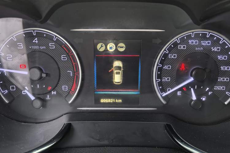 Used Dongfeng Aeolus AX7 2018 Classic 1.4T Manual Elite Model Odometer Close Up