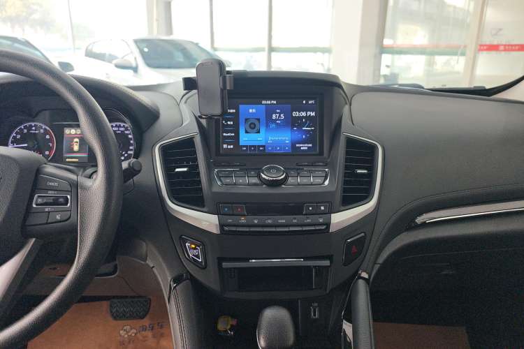 Used Dongfeng Aeolus AX7 2018 Classic 1.4T Automatic Elite Model Audio And AC Panel