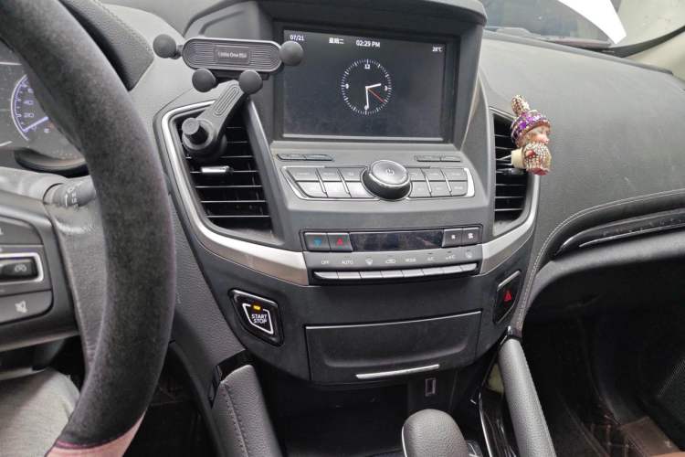 Used Dongfeng Aeolus AX7 2018 Classic 1.6T Automatic Luxury Model Audio And AC Panel