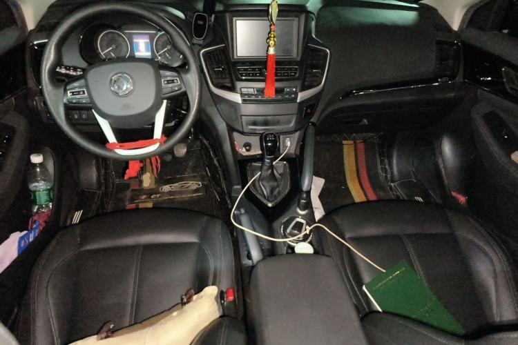 Used Dongfeng Aeolus AX7 2018 Classic 1.4T Manual Elite Model Center Console