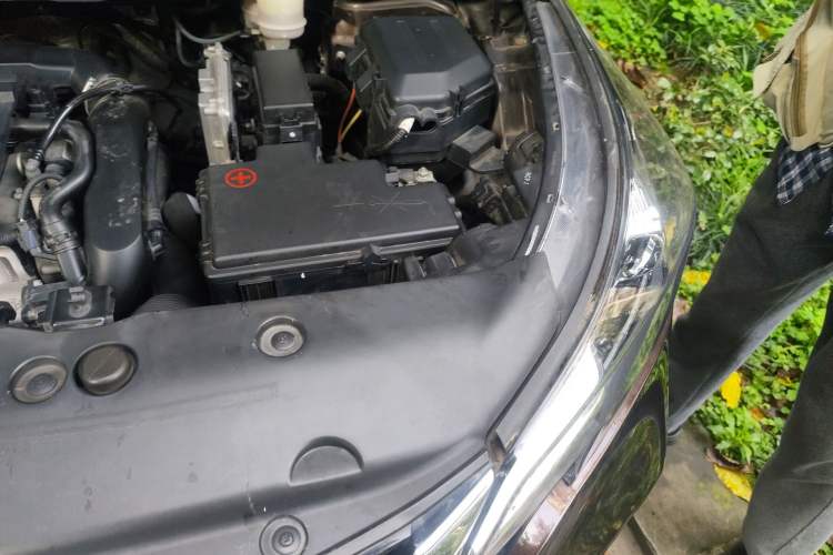 Used Dongfeng Aeolus AX7 2018 Classic 1.6T Automatic Luxury Model Engine Bay Left