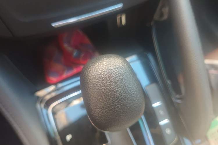 Used Dongfeng Aeolus AX7 2018 Classic 1.6T Automatic Luxury Model Gear Lever