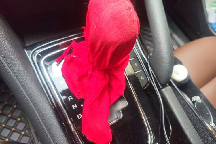 Used Dongfeng Aeolus AX7 2018 Classic 1.6T Automatic Luxury Model Gear Lever