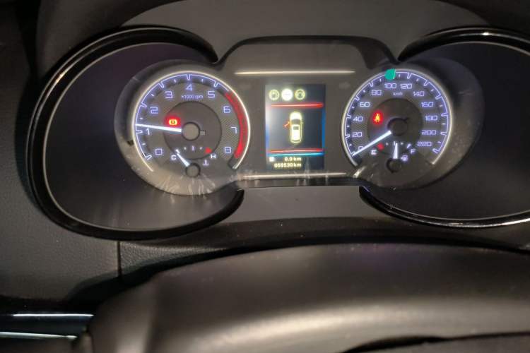 Used Dongfeng Aeolus AX7 2018 Classic 1.4T Manual Elite Model Odometer Close Up