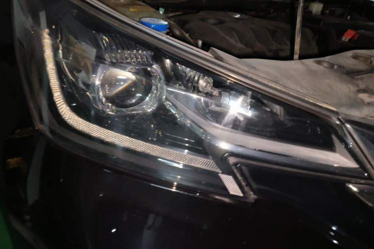 Used Dongfeng Aeolus AX7 2018 Classic 1.4T Manual Elite Model Right Front Headlight
