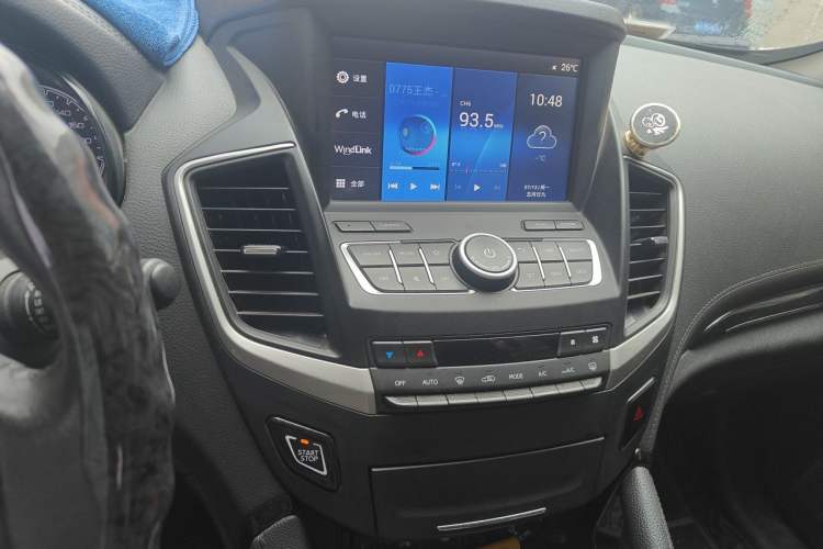 Used Dongfeng Aeolus AX7 2018 Classic 1.6T Automatic Prestige Model Audio And AC Panel