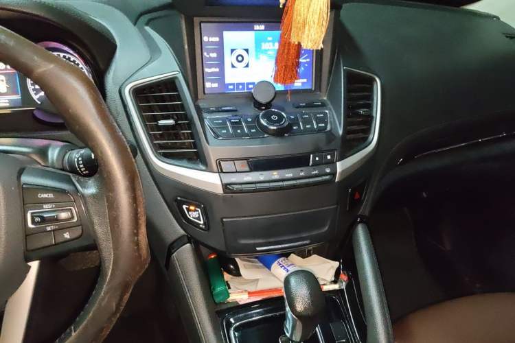 Used Dongfeng Aeolus AX7 2018 Classic 1.6T Automatic Luxury Model Audio And AC Panel