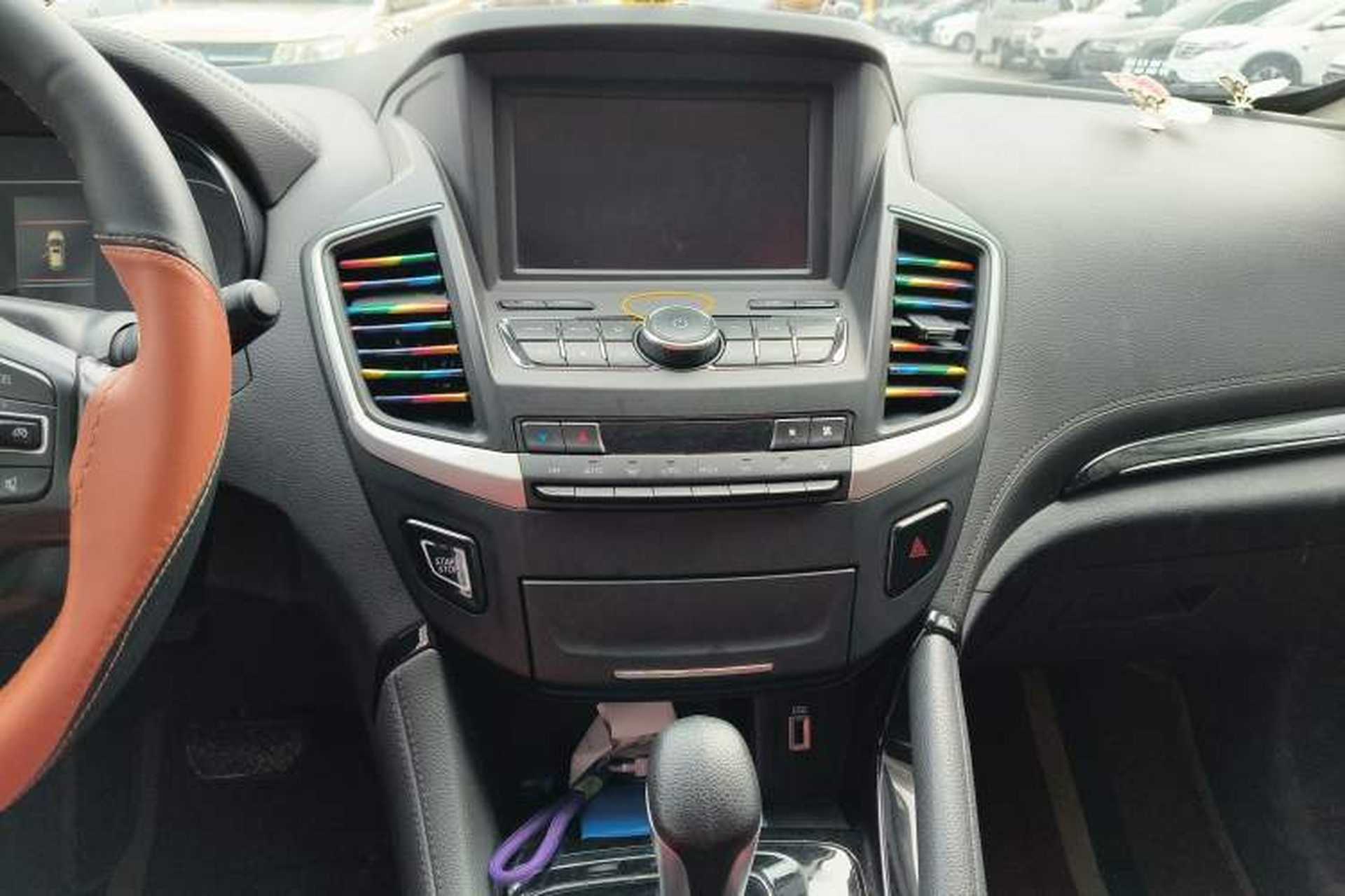 Used Dongfeng Aeolus AX7 2018 Classic 1.6T Automatic Luxury Model Audio And AC Panel