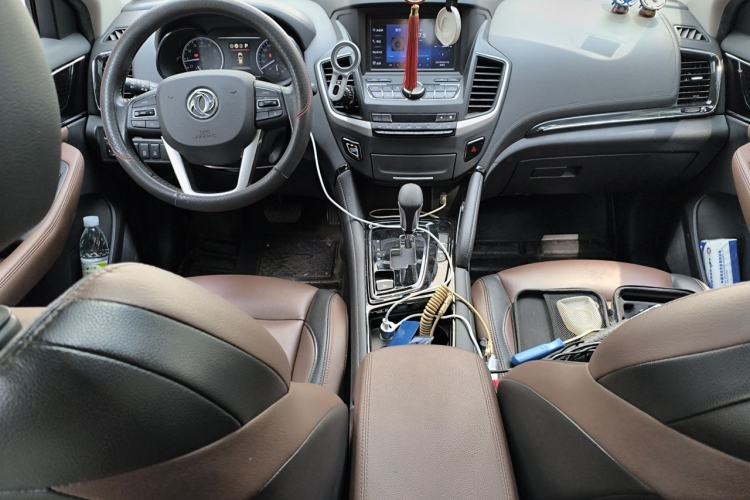 Used Dongfeng Aeolus AX7 2018 Classic 1.6T Automatic Luxury Model Center Console