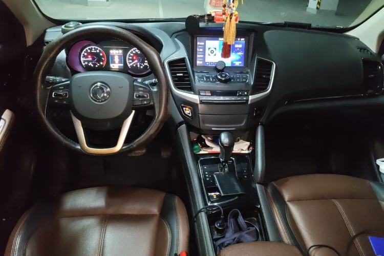 Used Dongfeng Aeolus AX7 2018 Classic 1.6T Automatic Luxury Model Center Console