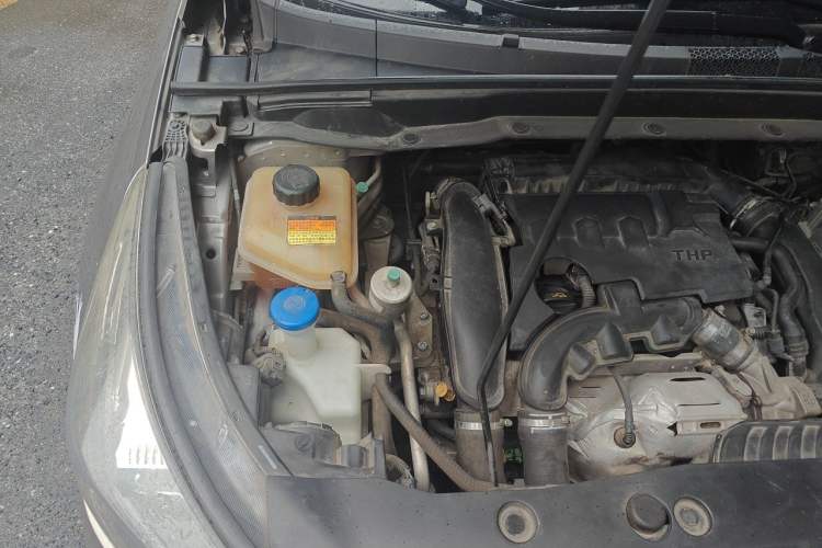 Used Dongfeng Aeolus AX7 2018 Classic 1.6T Automatic Prestige Model Engine Bay Right