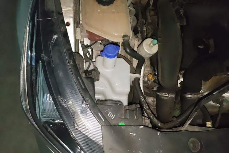 Used Dongfeng Aeolus AX7 2018 Classic 1.6T Automatic Luxury Model Engine Bay Right
