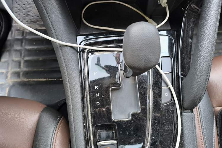 Used Dongfeng Aeolus AX7 2018 Classic 1.6T Automatic Luxury Model Gear Lever