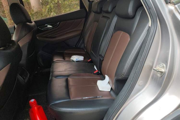 Used Dongfeng Aeolus AX7 2018 Classic 1.6T Automatic Luxury Model Left Rear Seat
