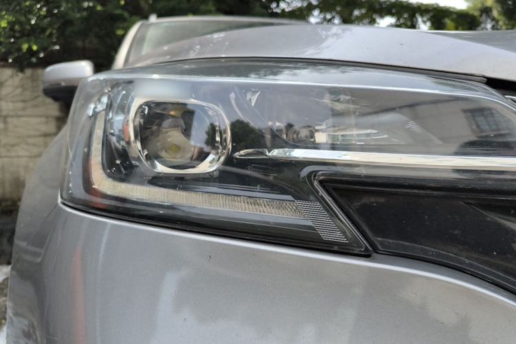 Used Dongfeng Aeolus AX7 2018 Classic 1.6T Automatic Luxury Model Right Front Headlight