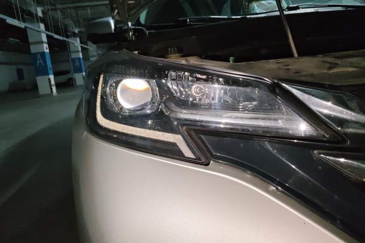 Used Dongfeng Aeolus AX7 2018 Classic 1.6T Automatic Luxury Model Right Front Headlight
