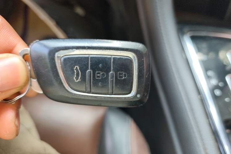 Used Dongfeng Aeolus AX7 2018 Classic 1.6T Automatic Luxury Model Vehicle Key