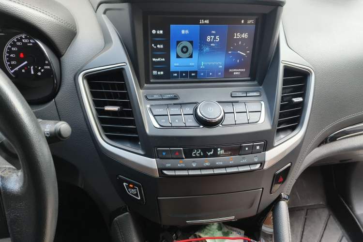 Used Dongfeng Aeolus AX7 2018 Classic 1.6T Automatic Luxury Model Audio And AC Panel