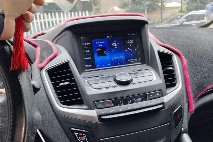 Used Dongfeng Aeolus AX7 2018 Classic 1.6T Automatic Luxury Model Audio And AC Panel