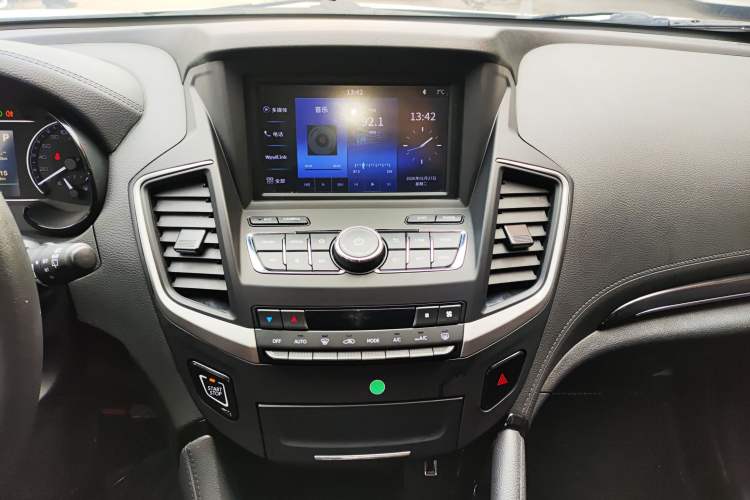 Used Dongfeng Aeolus AX7 2018 Classic 1.6T Automatic Luxury Model Audio And AC Panel
