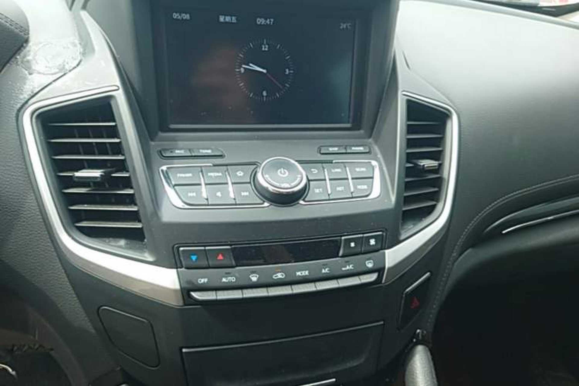 Used Dongfeng Aeolus AX7 2018 Classic 1.6T Automatic Elite Model Audio And AC Panel