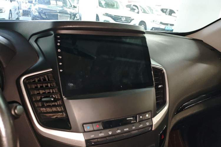 Used Dongfeng Aeolus AX7 2018 Classic 1.6T Automatic Luxury Model Audio And AC Panel