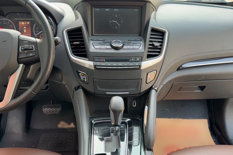 Used Dongfeng Aeolus AX7 2018 Classic 1.6T Automatic Luxury Model Audio And AC Panel