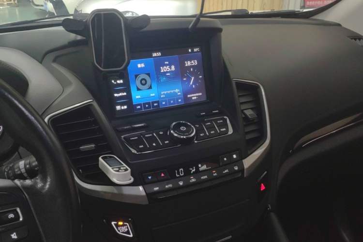 Used Dongfeng Aeolus AX7 2018 1.6T Automatic Luxury Special Edition Audio And AC Panel
