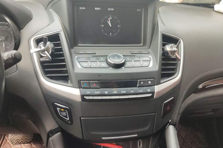 Used Dongfeng Aeolus AX7 2018 Classic 1.6T Automatic Luxury Model Audio And AC Panel