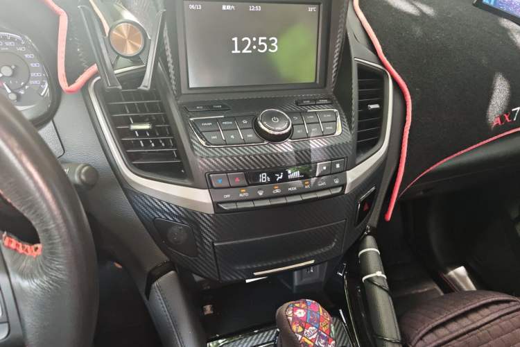 Used Dongfeng Aeolus AX7 2018 Classic 1.6T Automatic Elite Model Audio And AC Panel