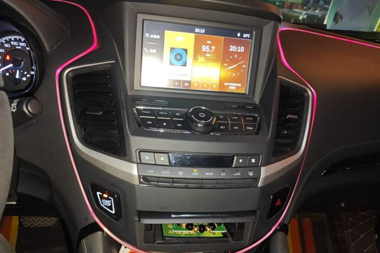 Used Dongfeng Aeolus AX7 2018 Classic 1.6T Automatic Luxury Model Audio And AC Panel