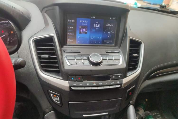 Used Dongfeng Aeolus AX7 2018 Classic 1.6T Automatic Luxury Model Audio And AC Panel