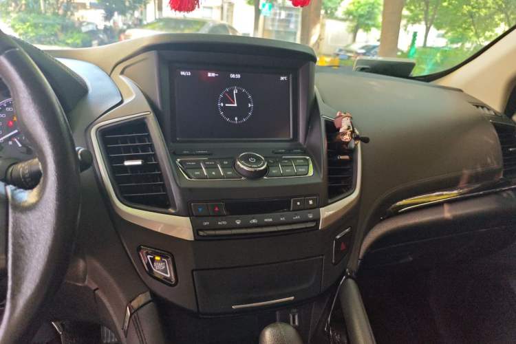Used Dongfeng Aeolus AX7 2018 Classic 1.6T Automatic Luxury Model Audio And AC Panel