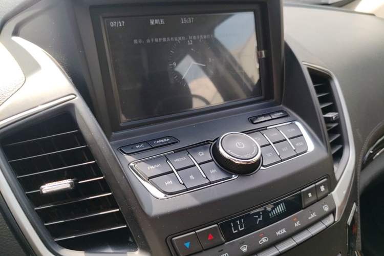 Used Dongfeng Aeolus AX7 2018 Classic 1.6T Automatic Luxury Model Audio And AC Panel