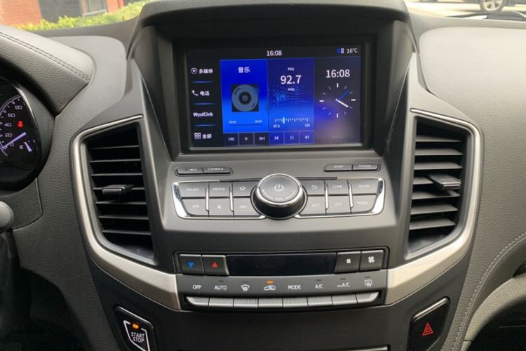 Used Dongfeng Aeolus AX7 2018 Classic 1.6T Automatic Luxury Model Audio And AC Panel