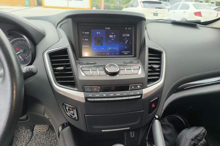 Used Dongfeng Aeolus AX7 2018 Classic 1.6T Automatic Luxury Model Audio And AC Panel