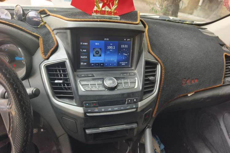 Used Dongfeng Aeolus AX7 2018 Classic 1.4T Manual Advanced Model Audio And AC Panel