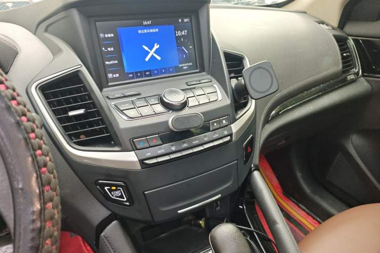 Used Dongfeng Aeolus AX7 2018 Classic 1.6T Automatic Luxury Model Audio And AC Panel