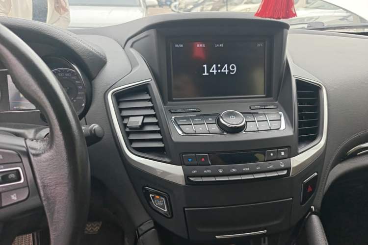 Used Dongfeng Aeolus AX7 2018 Classic 1.6T Automatic Luxury Model Audio And AC Panel
