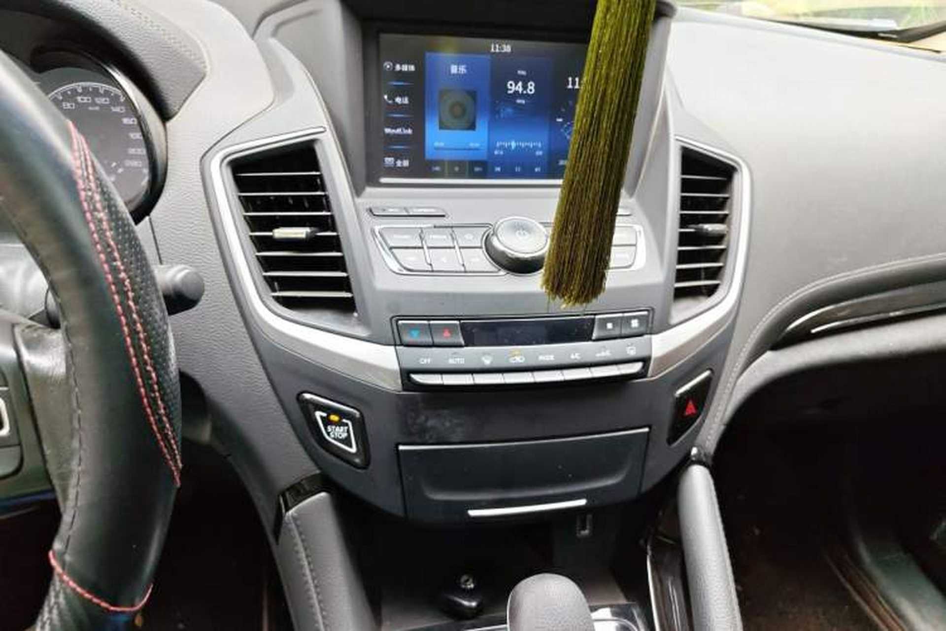 Used Dongfeng Aeolus AX7 2018 Classic 1.6T Automatic Luxury Model Audio And AC Panel