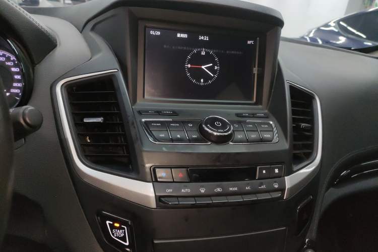 Used Dongfeng Aeolus AX7 2018 Classic 1.6T Automatic Luxury Model Audio And AC Panel